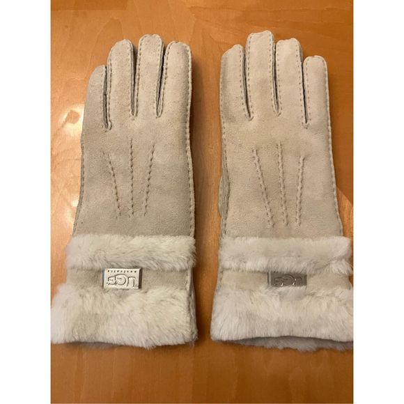 UGG Accessories - UGG Women’s Suede Gloves, Medium NWOT